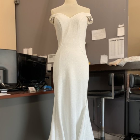 Amelia Couture Dresses & Skirts - Off Shoulder Mermaid Sweetheart Dress ACKS010
